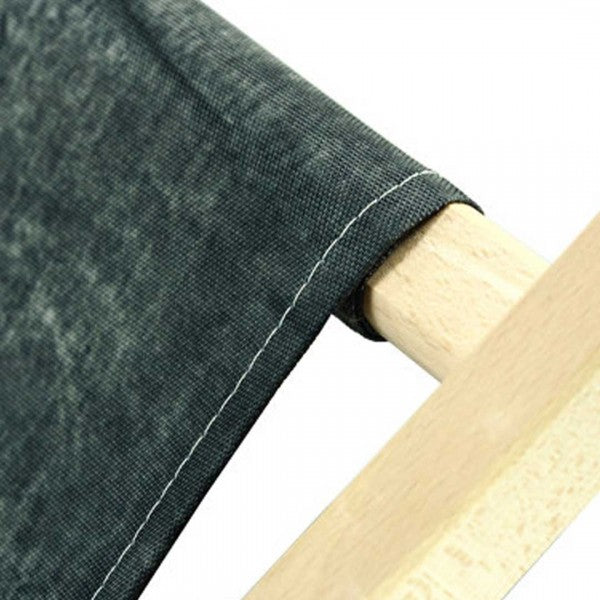 Bedruckter Liegestuhl mit Kissen