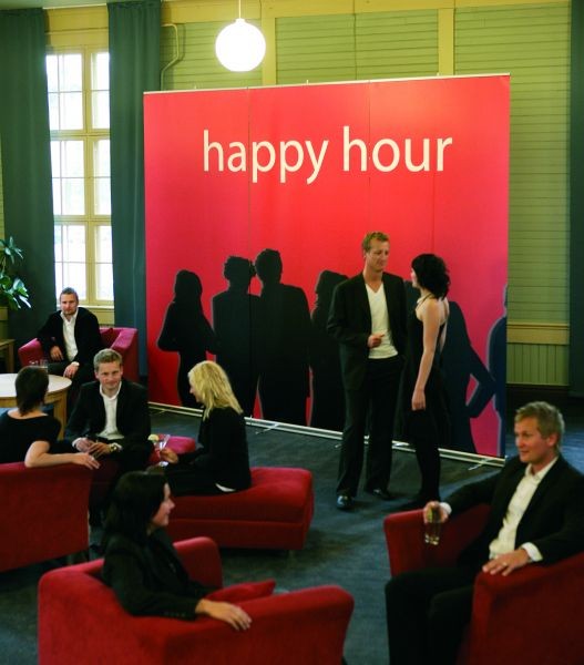 Expand MediaScreen XL Roll Up Display