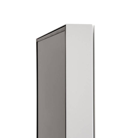 Digitale Infostele 43" mit Prospekthalter – Detailansicht