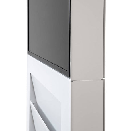 Digitale Infostele 43" mit Prospekthalter – Detailansicht