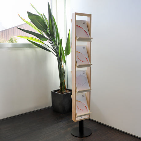 Compact Wood Prospektständer aus FSC-Holz