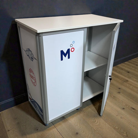 Abschließbarer Messeschrank / Messe‑Sideboard – faltbar & mobil – 84,5 × 93 × 41,5 cm