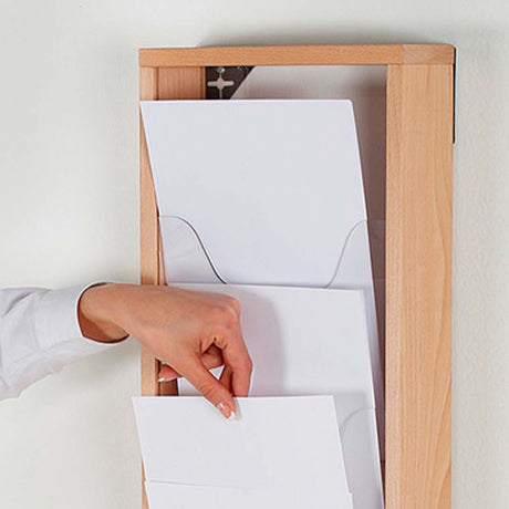 Wandprospekthalter Woody – Detailansicht