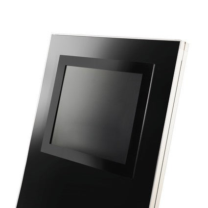 INFO-Stele iPoint Media Black – Detailansicht