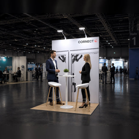 CORNECT Messepaket S: modularer Messestand mit 2 m² in der Messehalle