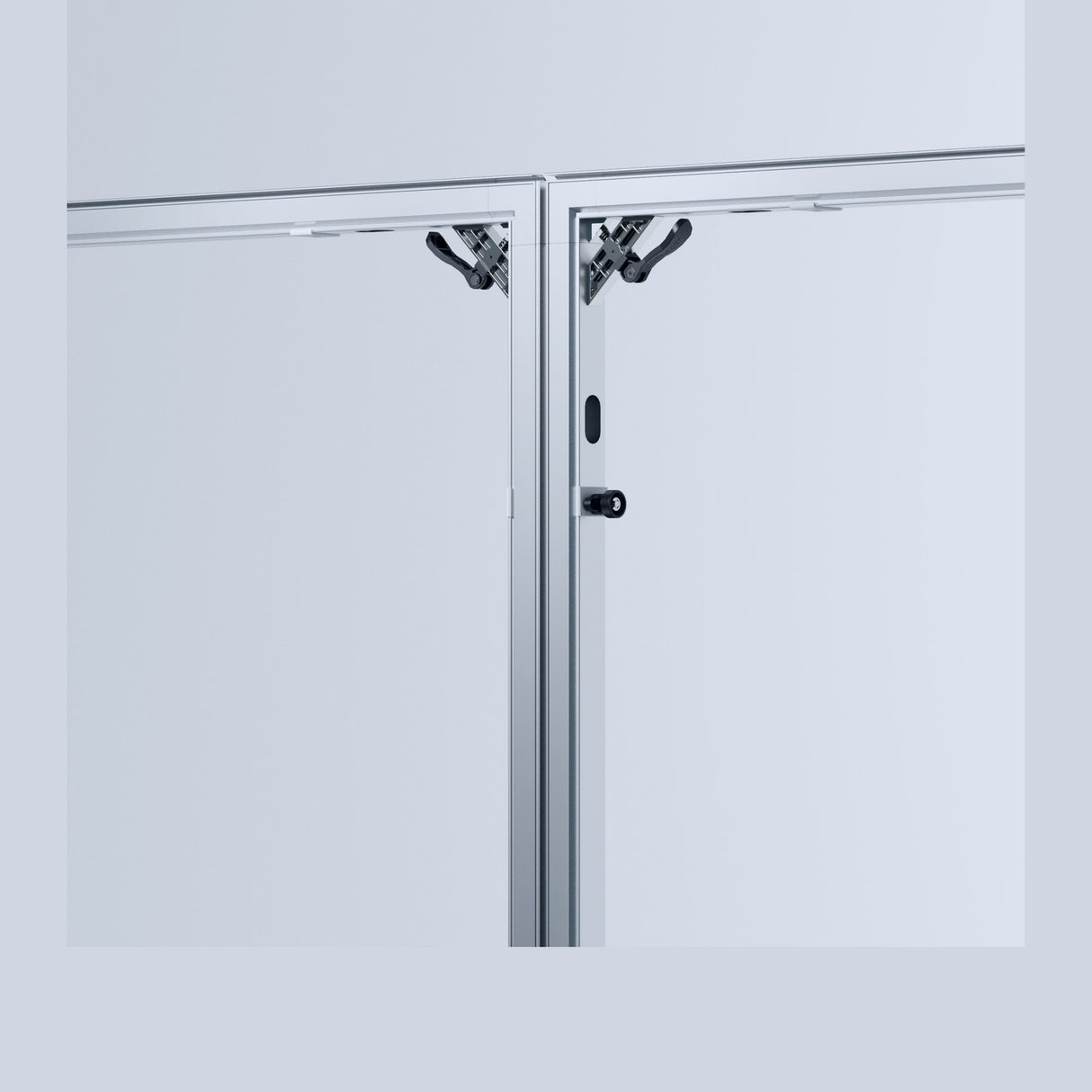 Zwei System-50-Rahmen mit Rahmenverbinder Easy verbunden