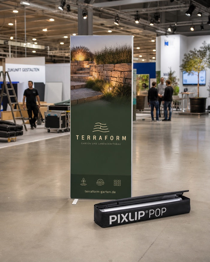 Bedrucktes Roll-up auf einer Messe