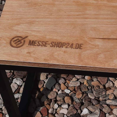 Outdoortisch mit Lasergravur (27,5 x 27,5 x 33 cm) – Detailansicht