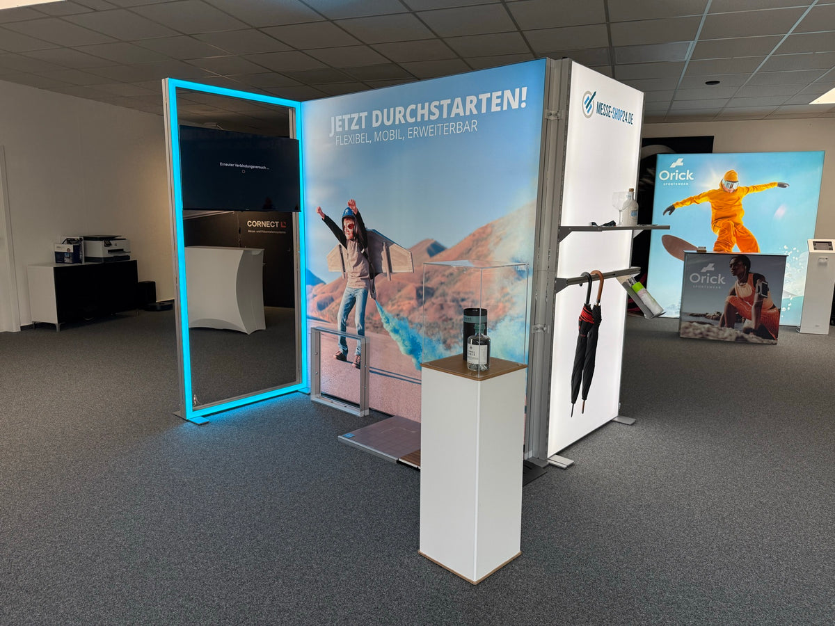 Hinterleuchtete Messewand mit Textildruck im Showroom Elmshorn